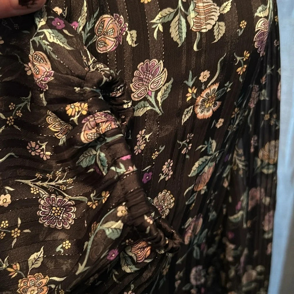 Floral Self Contrast Blouse - Picture 3 of 5